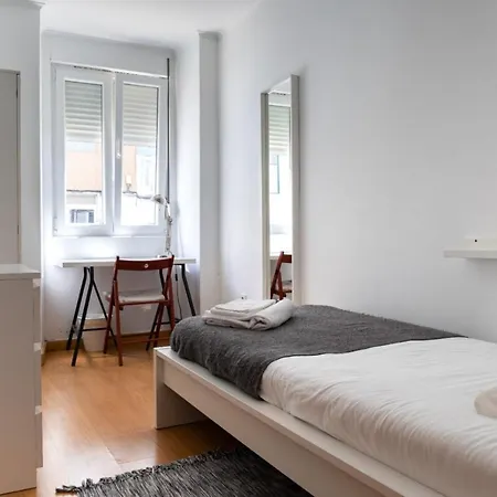 Daire Entrecampos - Family With Terrace